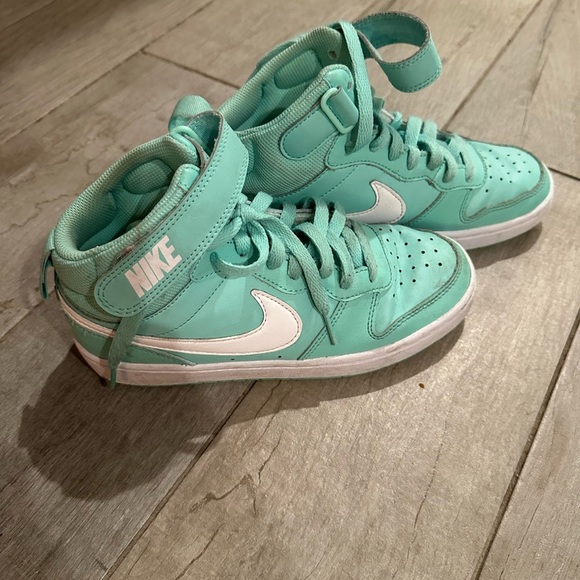 Nike Court Borough Mid 2 Casual Emerald Rise White
Size 4 - Picture 4 of 4